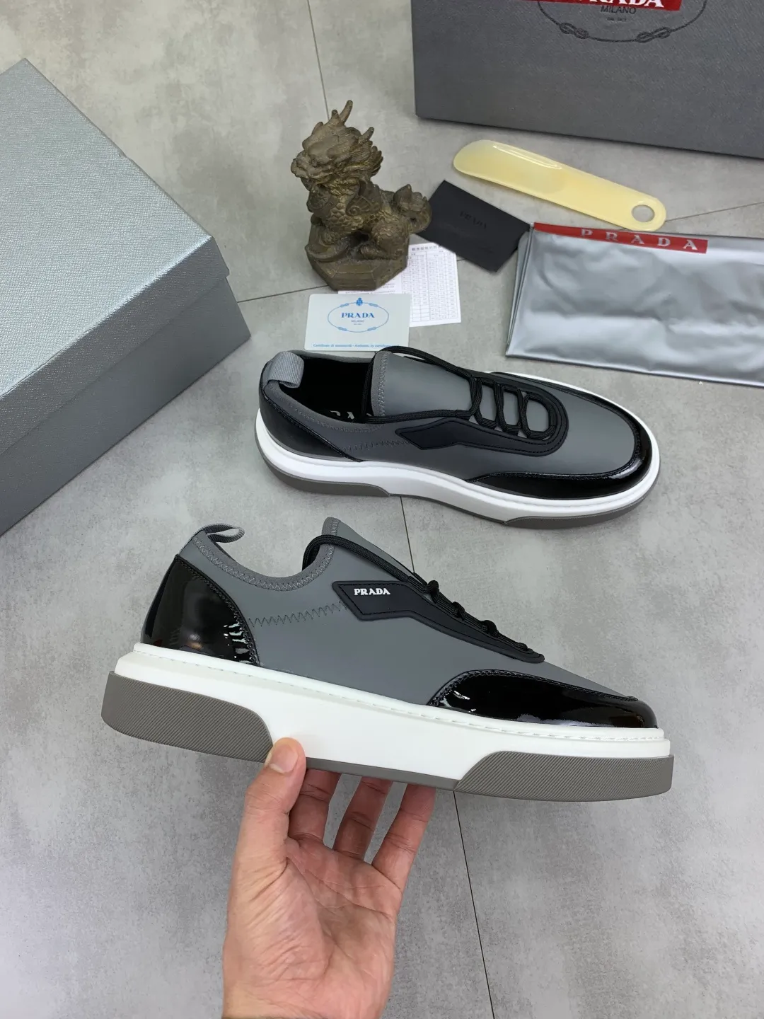 Men's men's shoes 💰P542💰 [New style] popular models are on the official website, 🆘 The trendy brand (Prada) mainly promotes popular models, avant-garde and versatile fashionable men's shoes private version mold opening, cowhide surface splicing 1:1.. Fashionable and simple, original imported cowhide lining cowhide feet; the atmosphere and personality are more fashionable, eye-catching and pursuing class. It will subvert the old idea and be a must-have for fashionistas with you! Must keep it! Tall and comfortable, large and low, high-end quality workmanship. Size: 38-44 3️⃣colors available.